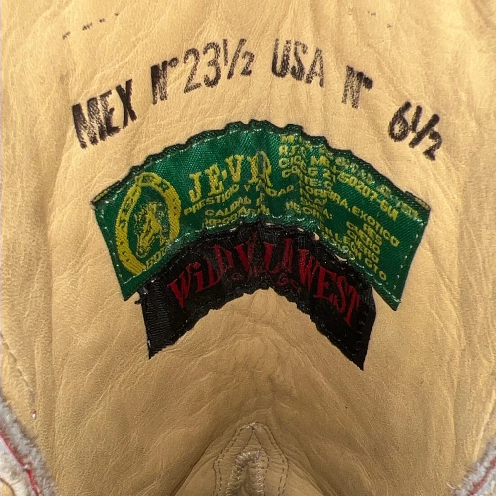 Chic Floral Red and White Heeled Boots - Picture 3 of 8